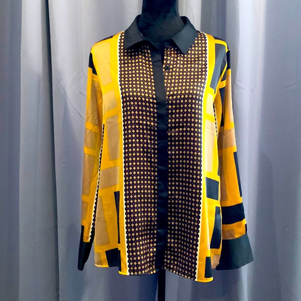 Satiny CALVIN KLEIN women’s blouse no size. Probably a medium.